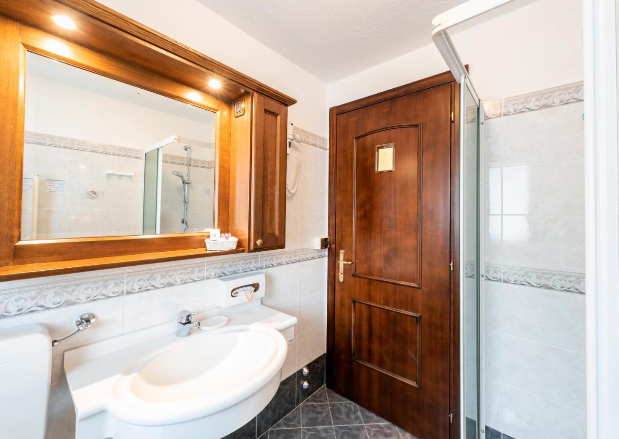 Hotel Petit Prince Antagnod Bagian luar foto