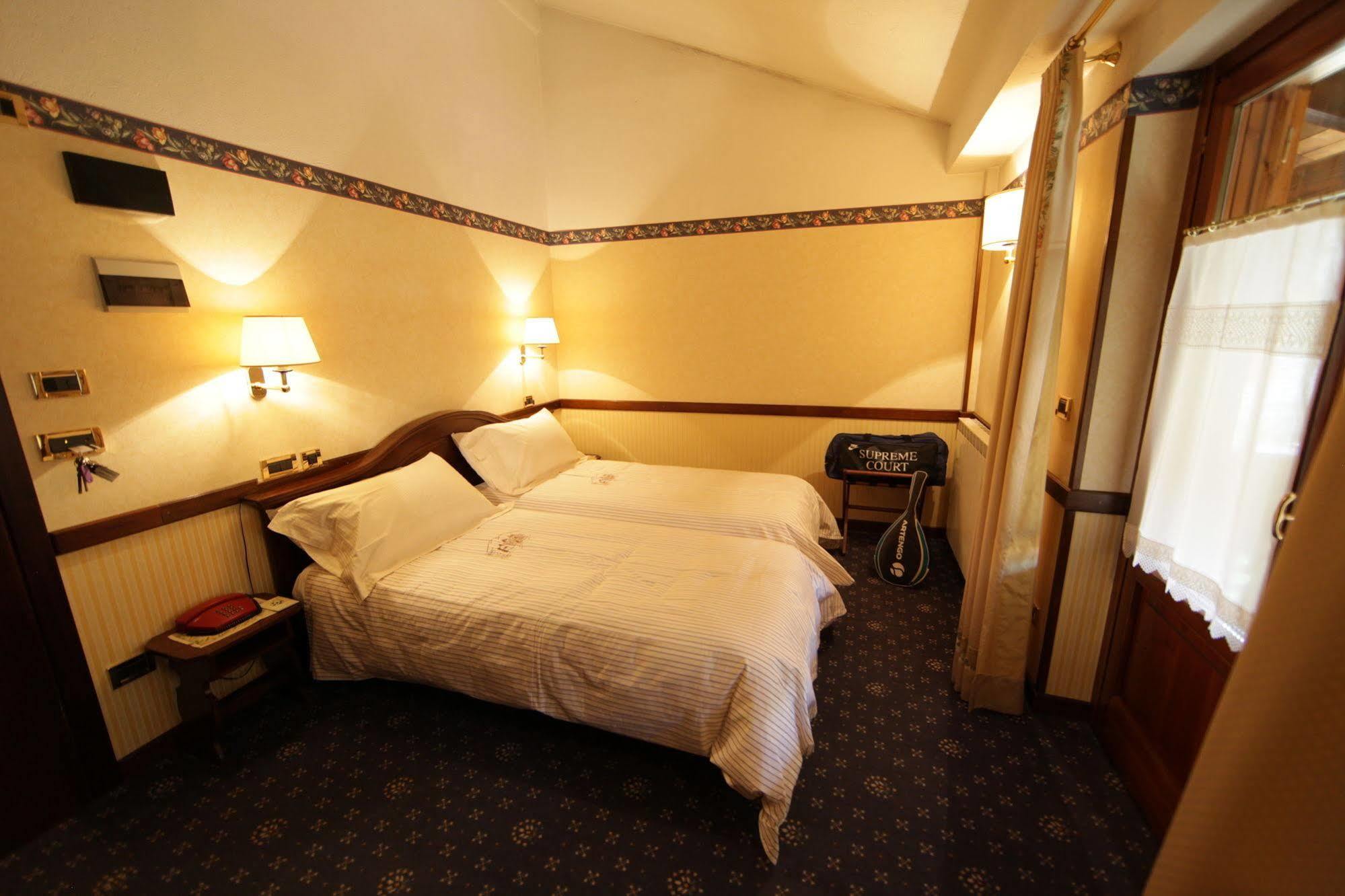 Hotel Petit Prince Antagnod Bagian luar foto
