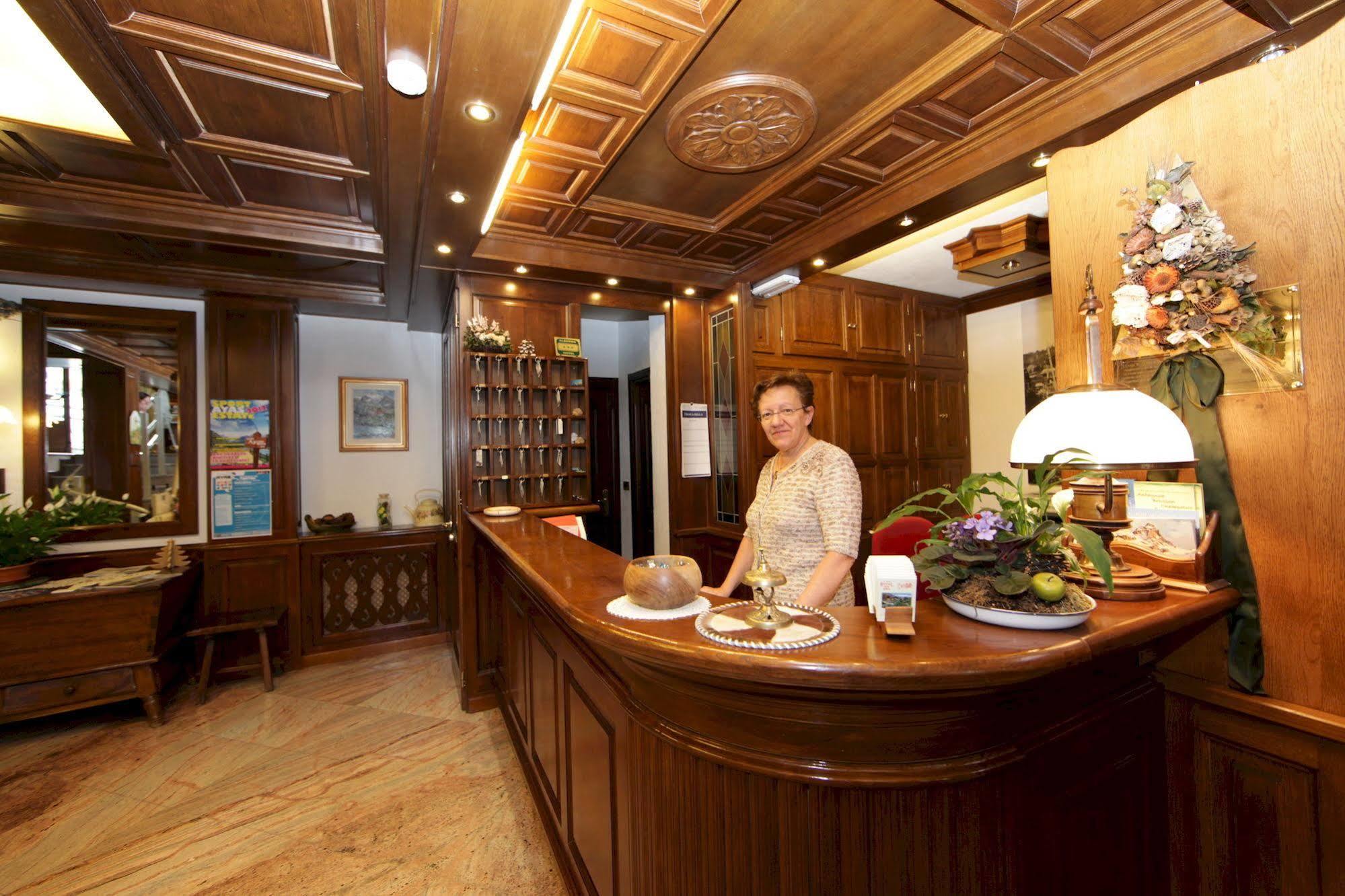Hotel Petit Prince Antagnod Bagian luar foto