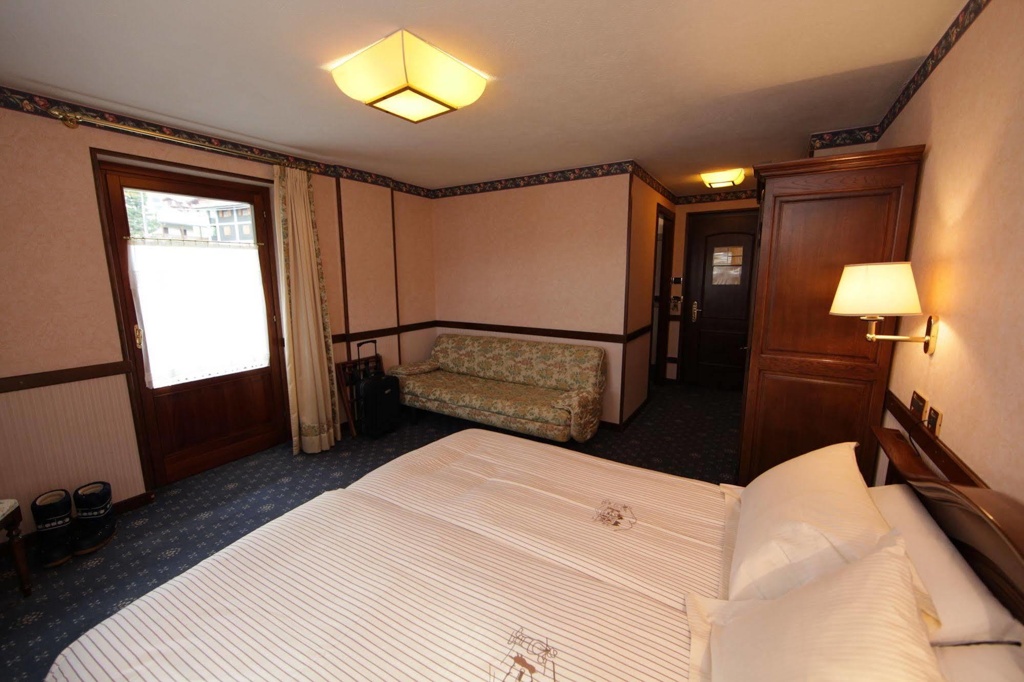 Hotel Petit Prince Antagnod Bagian luar foto