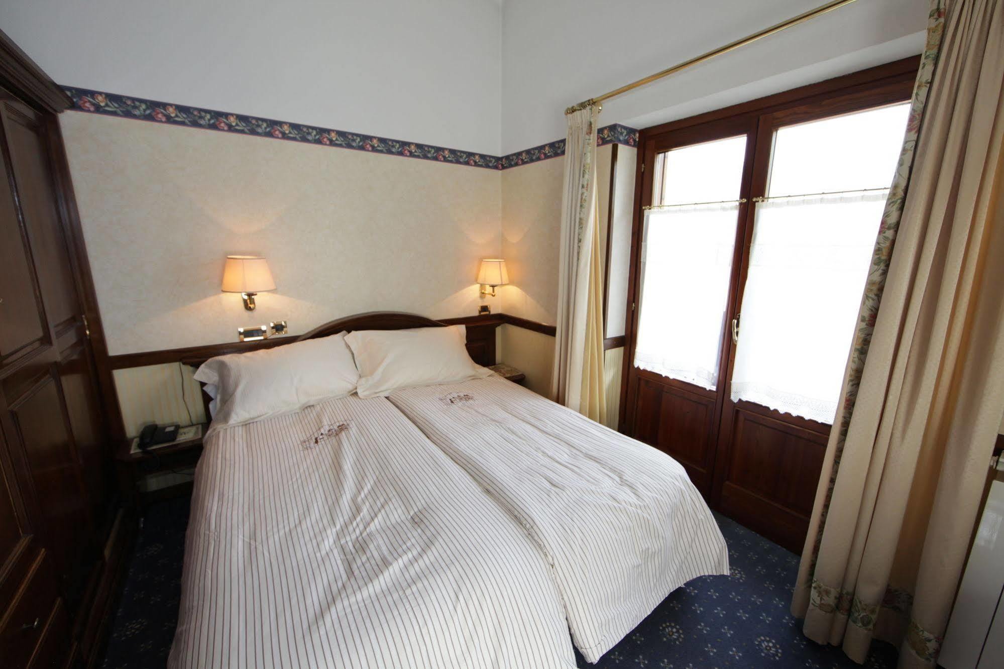 Hotel Petit Prince Antagnod Bagian luar foto