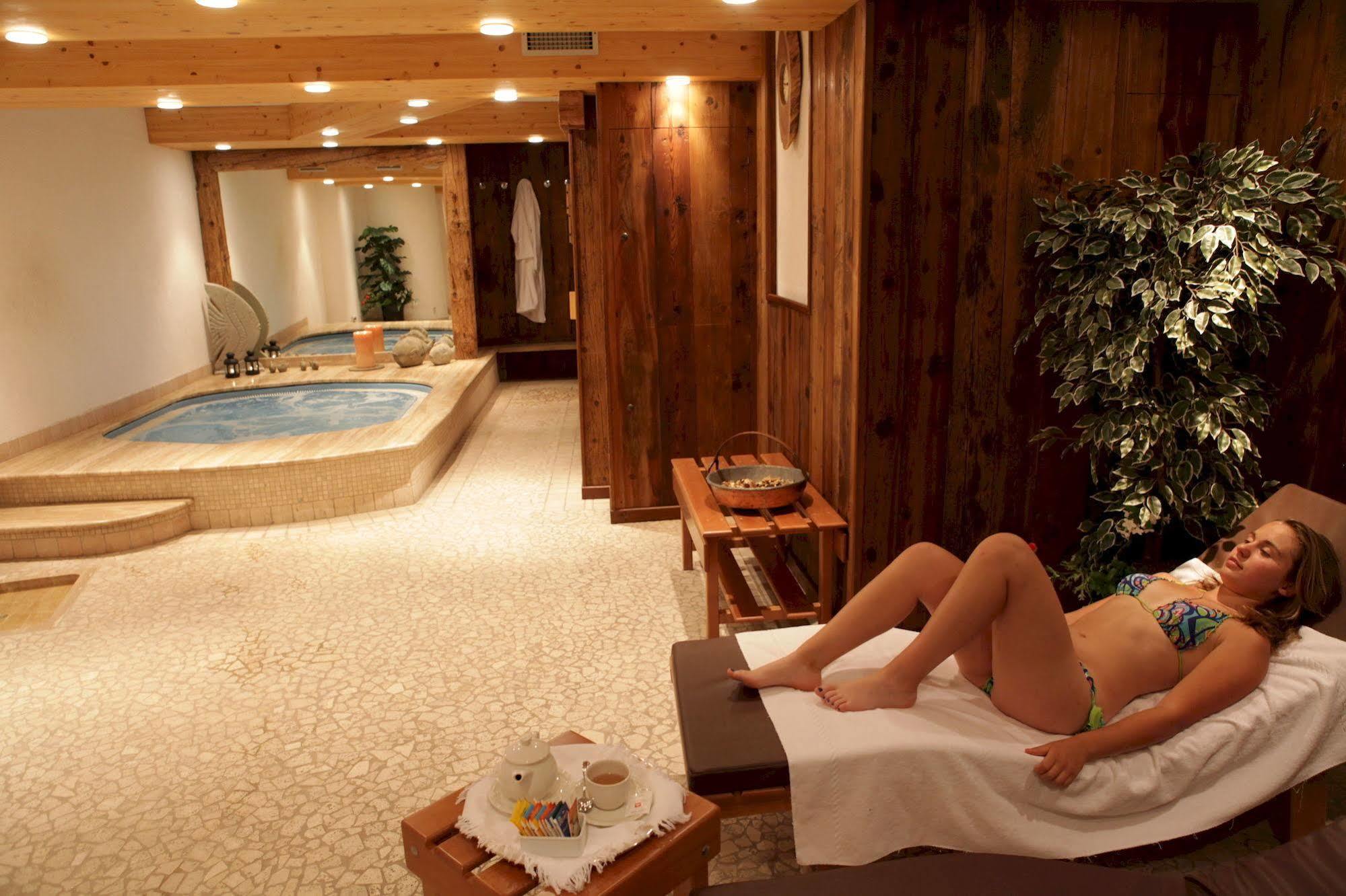 Hotel Petit Prince Antagnod Bagian luar foto