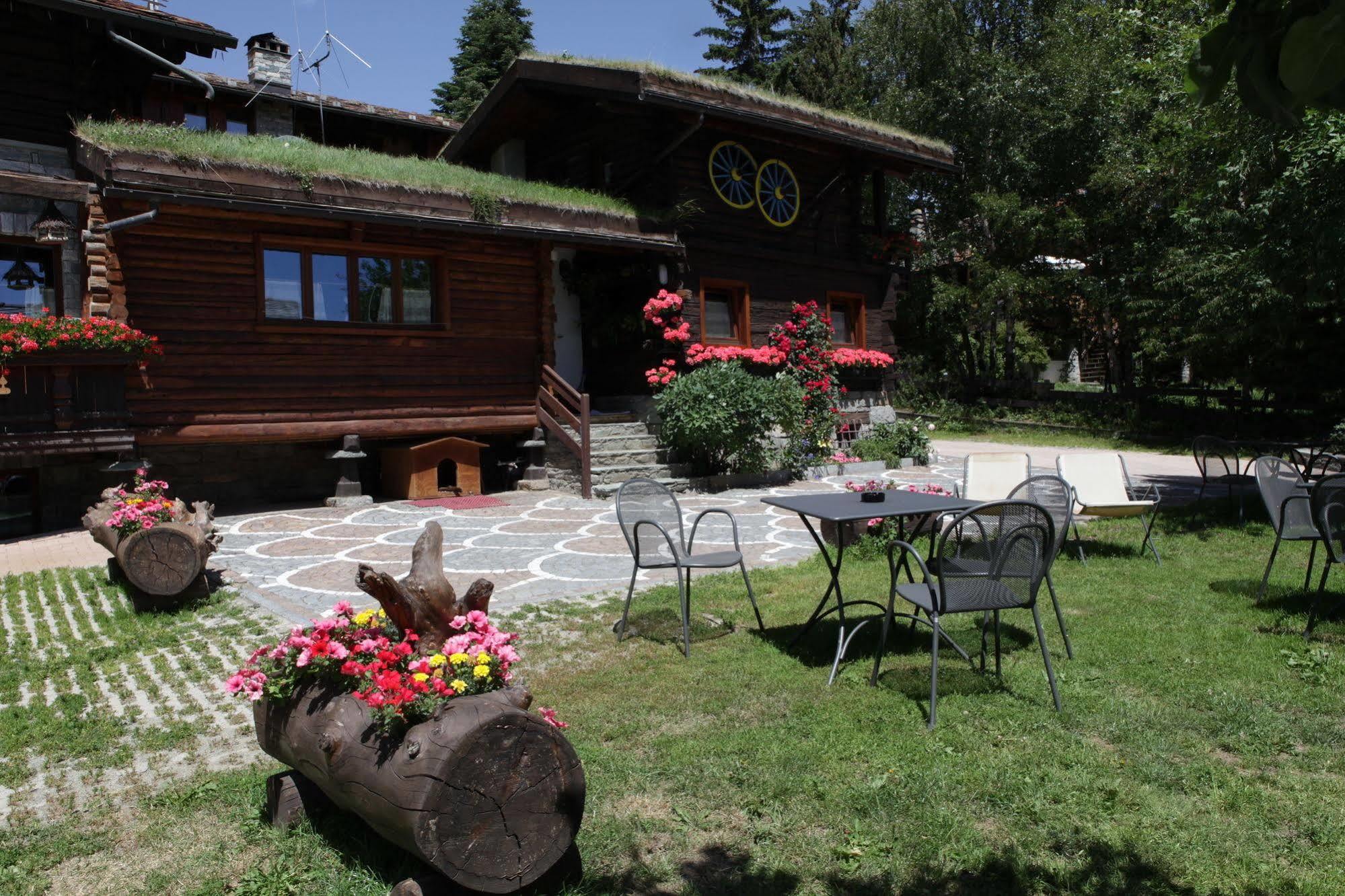 Hotel Petit Prince Antagnod Bagian luar foto